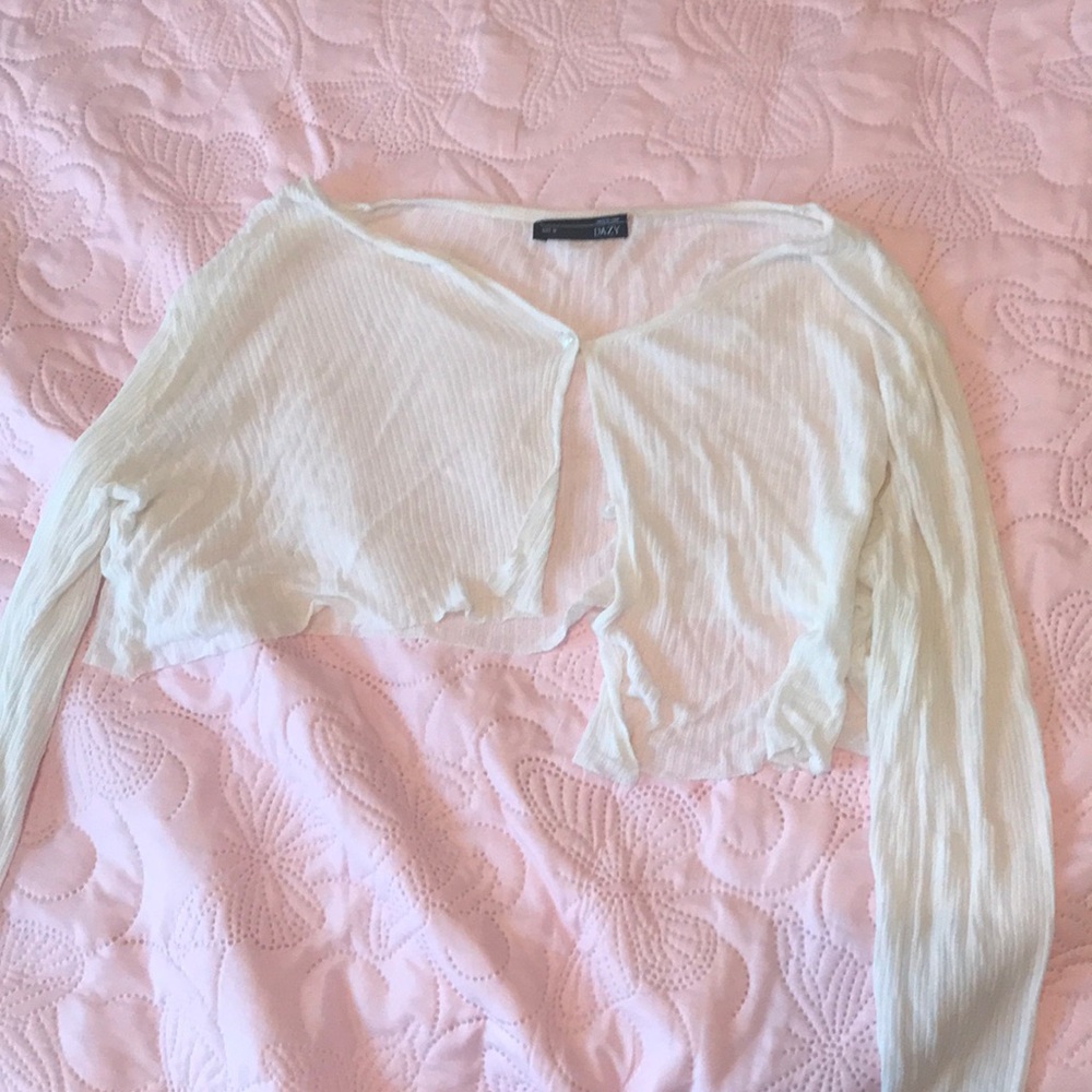 Dazy white shrug